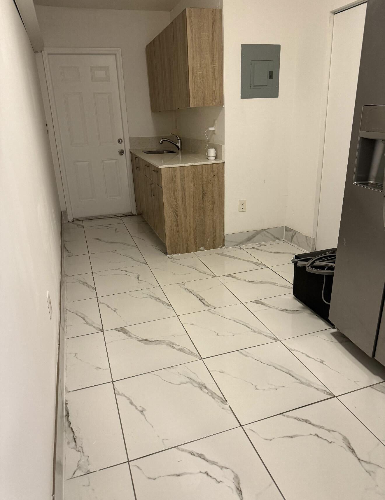 HOLLYWOOD - Residential Lease