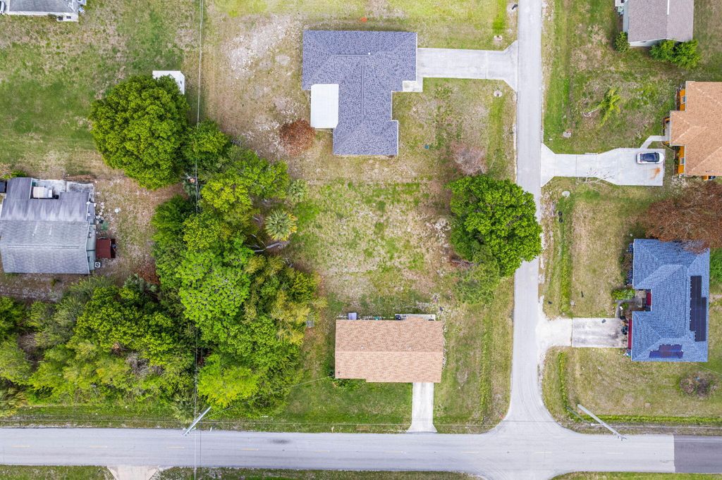 Photo of 3804 Avenue M, Fort Pierce, FL 34947 (MLS # B26007608)