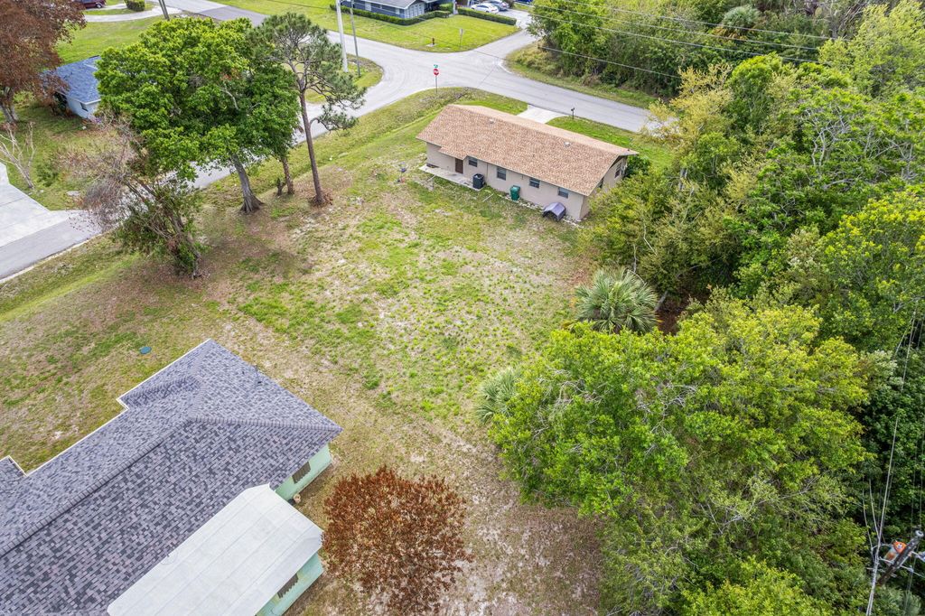 Photo of 3804 Avenue M, Fort Pierce, FL 34947 (MLS # B26007608)