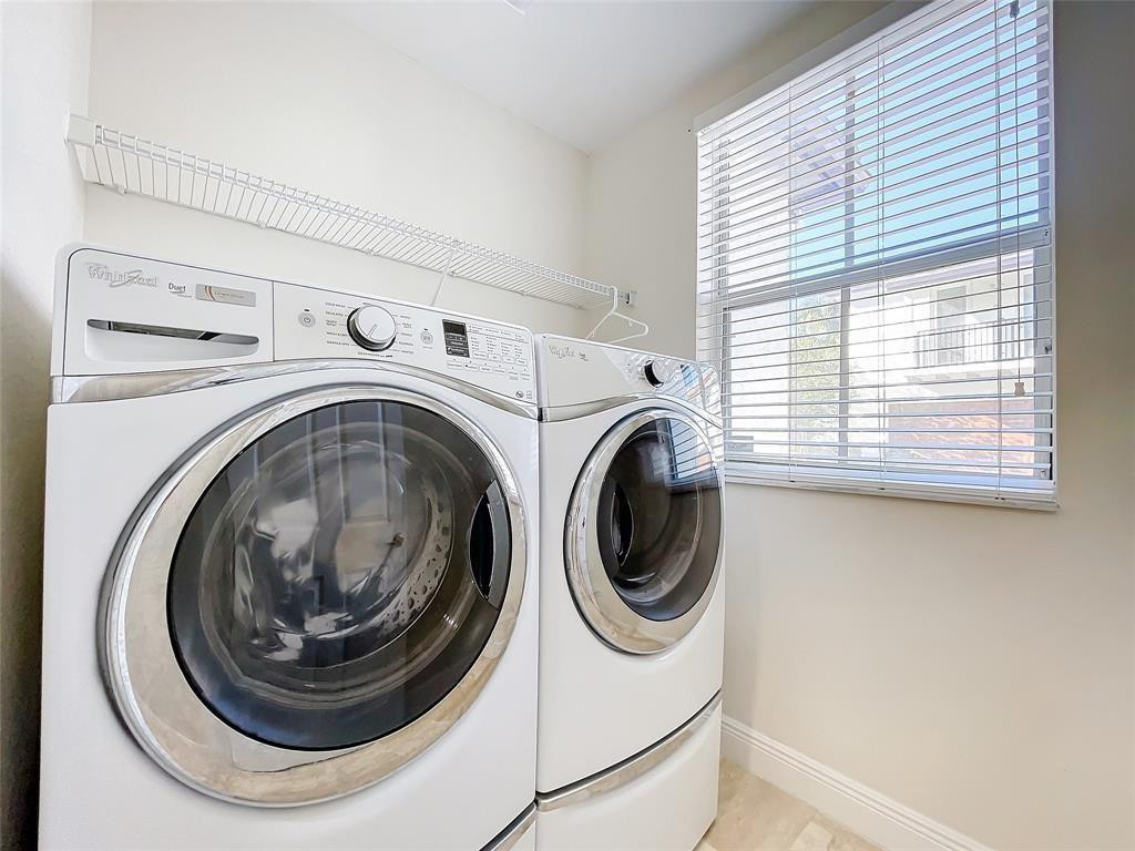 PALOMA LAKES - Residential