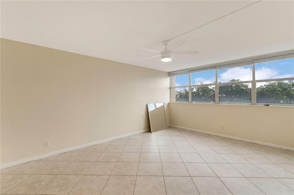 Lake Point Tower - Residential