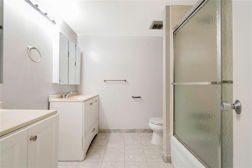 Lake Point Tower - Residential