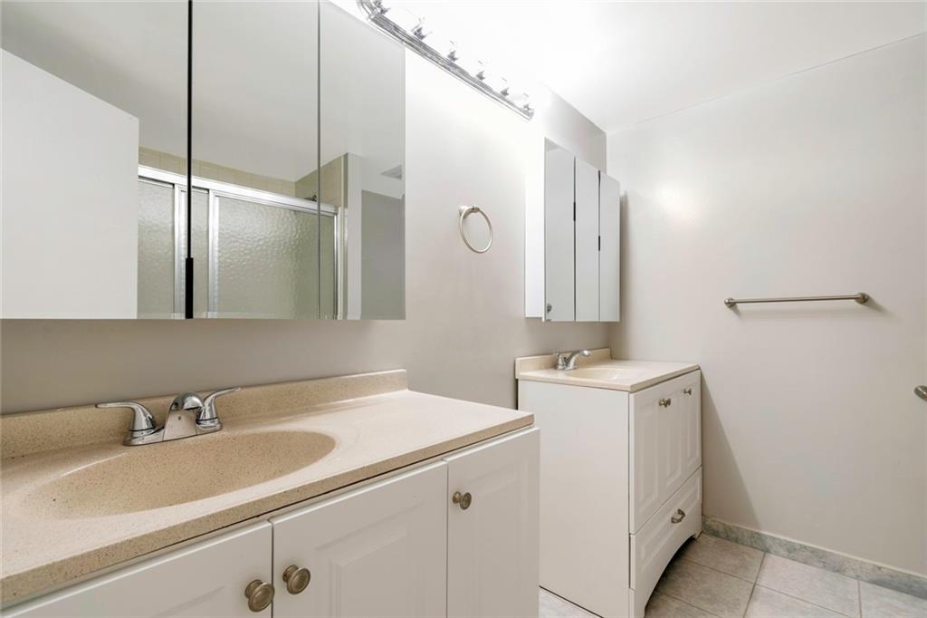 Lake Point Tower - Residential