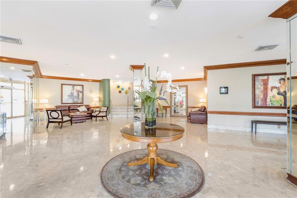 Lake Point Tower - Residential