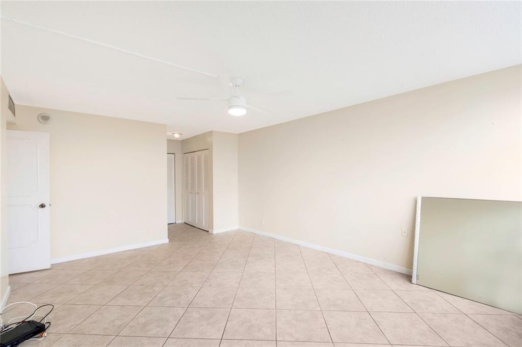 Lake Point Tower - Residential