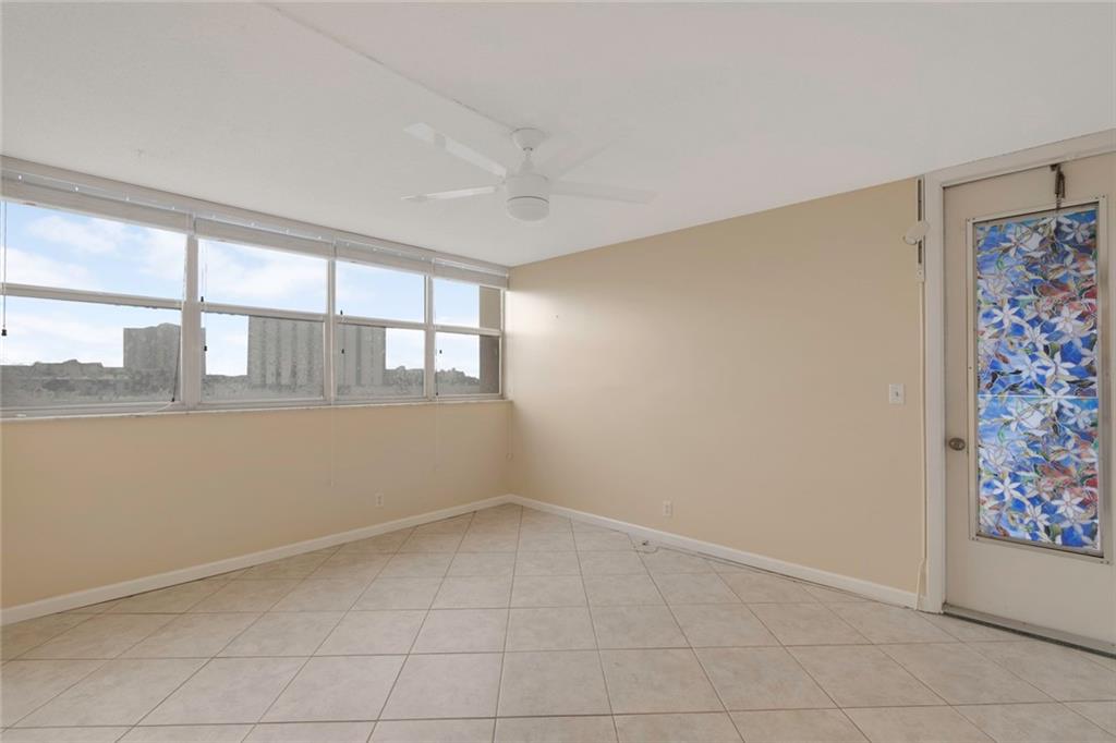 Lake Point Tower - Residential