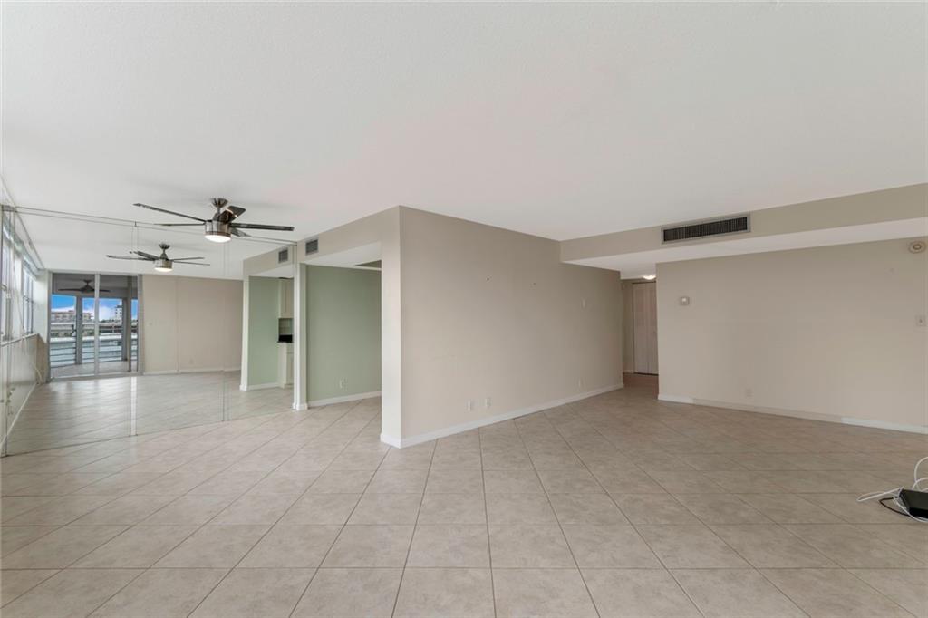 Lake Point Tower - Residential