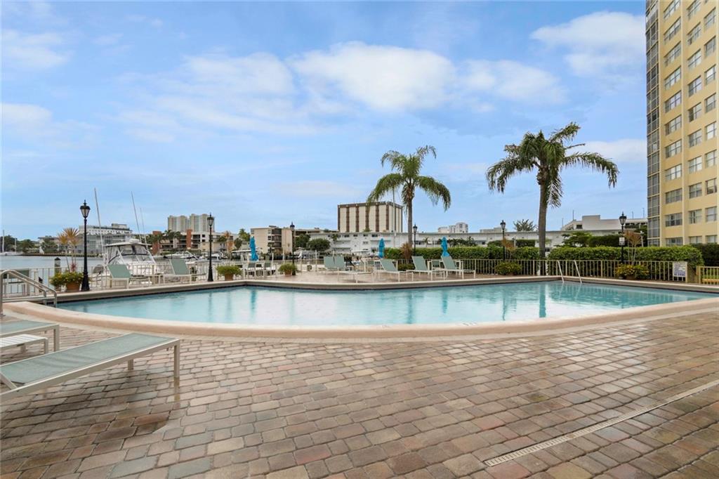 Lake Point Tower - Residential