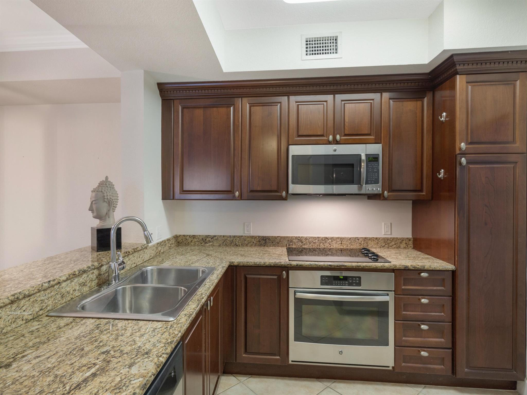 VIZCAYA LAKES CONDO - Residential