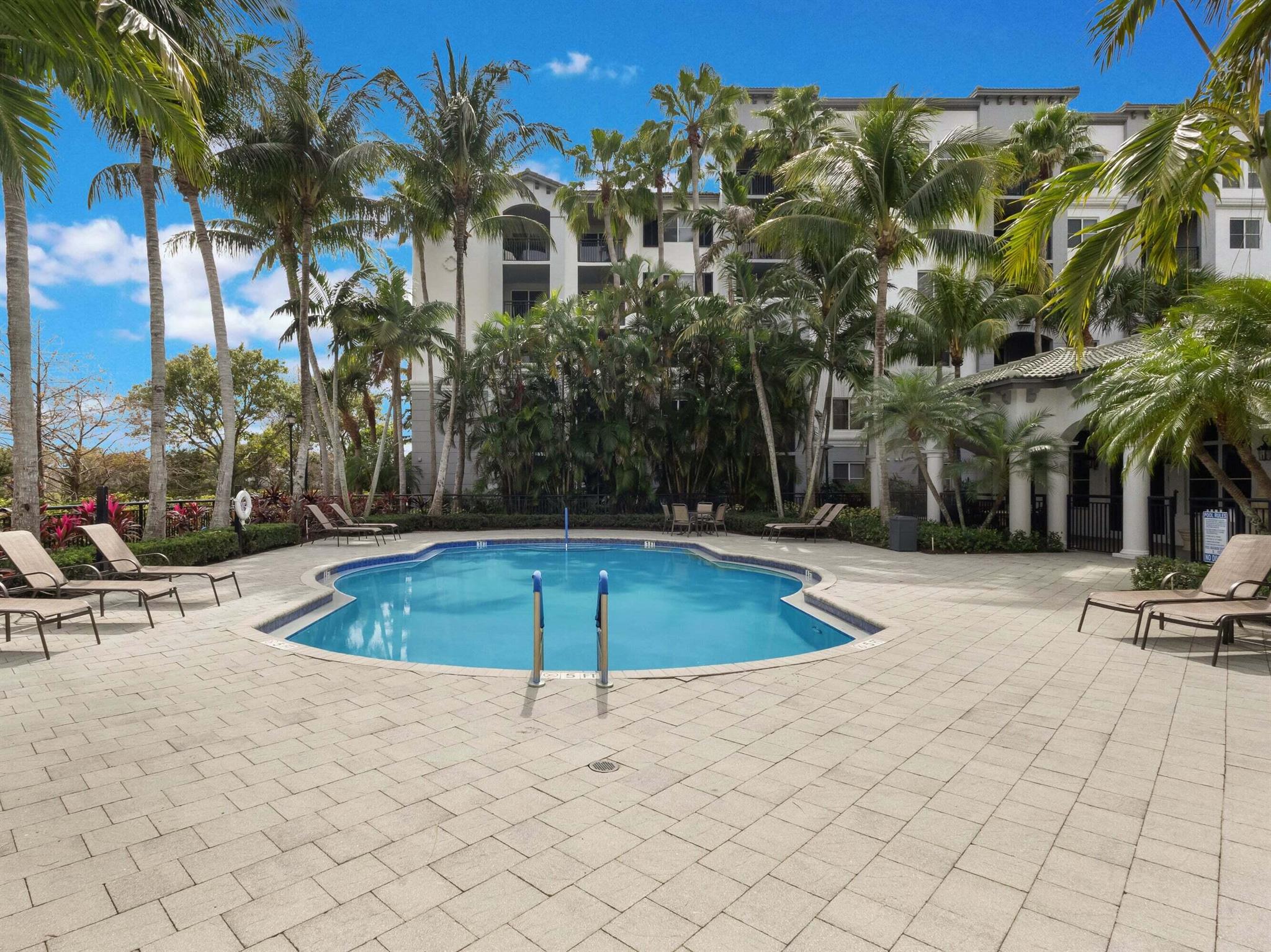 VIZCAYA LAKES CONDO - Residential