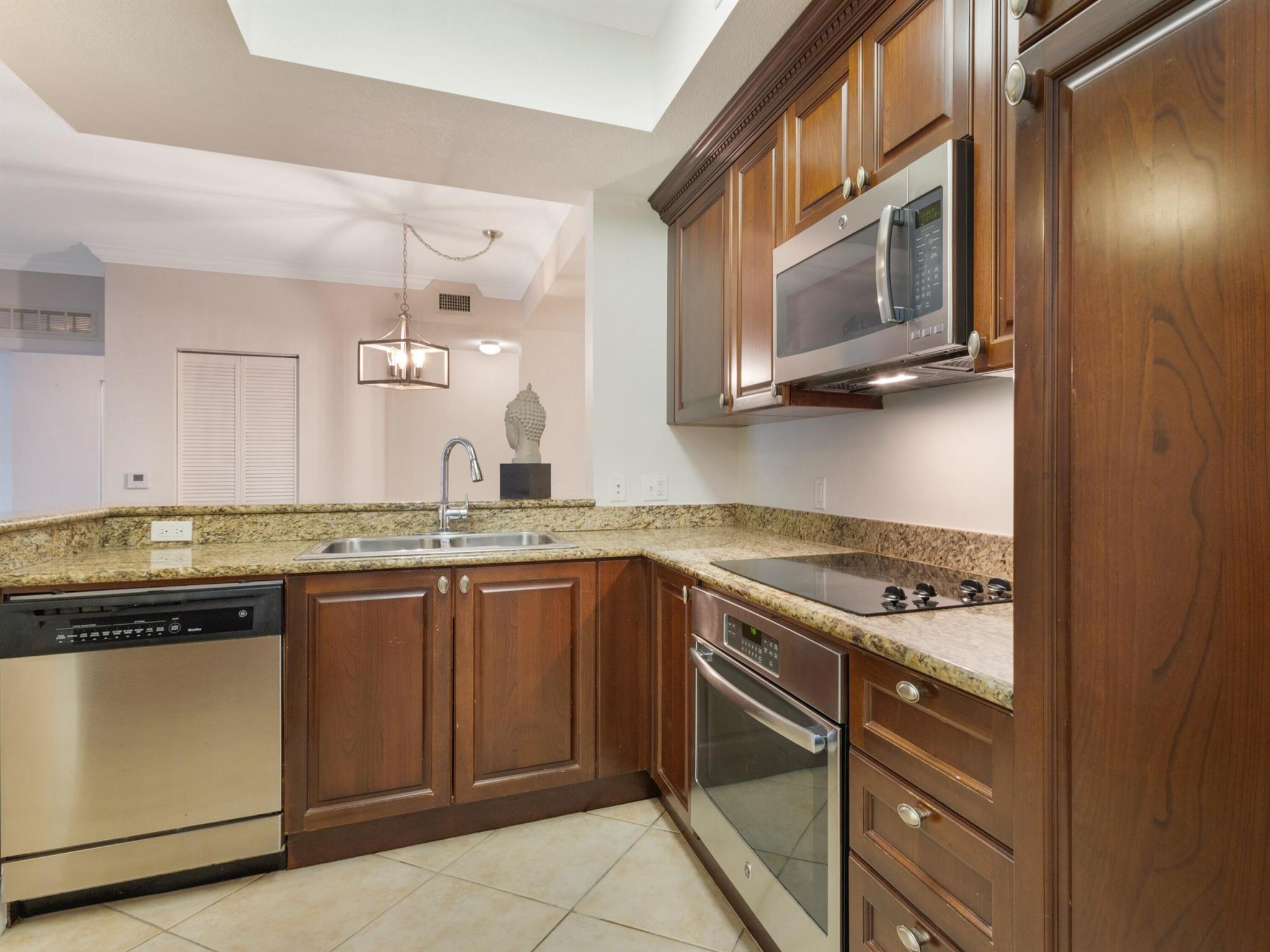 VIZCAYA LAKES CONDO - Residential