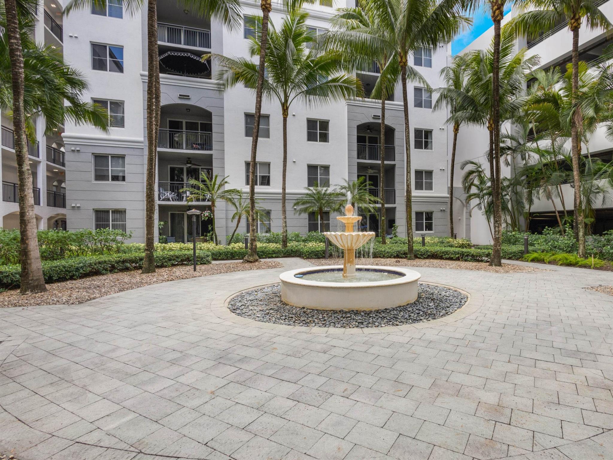 VIZCAYA LAKES CONDO - Residential