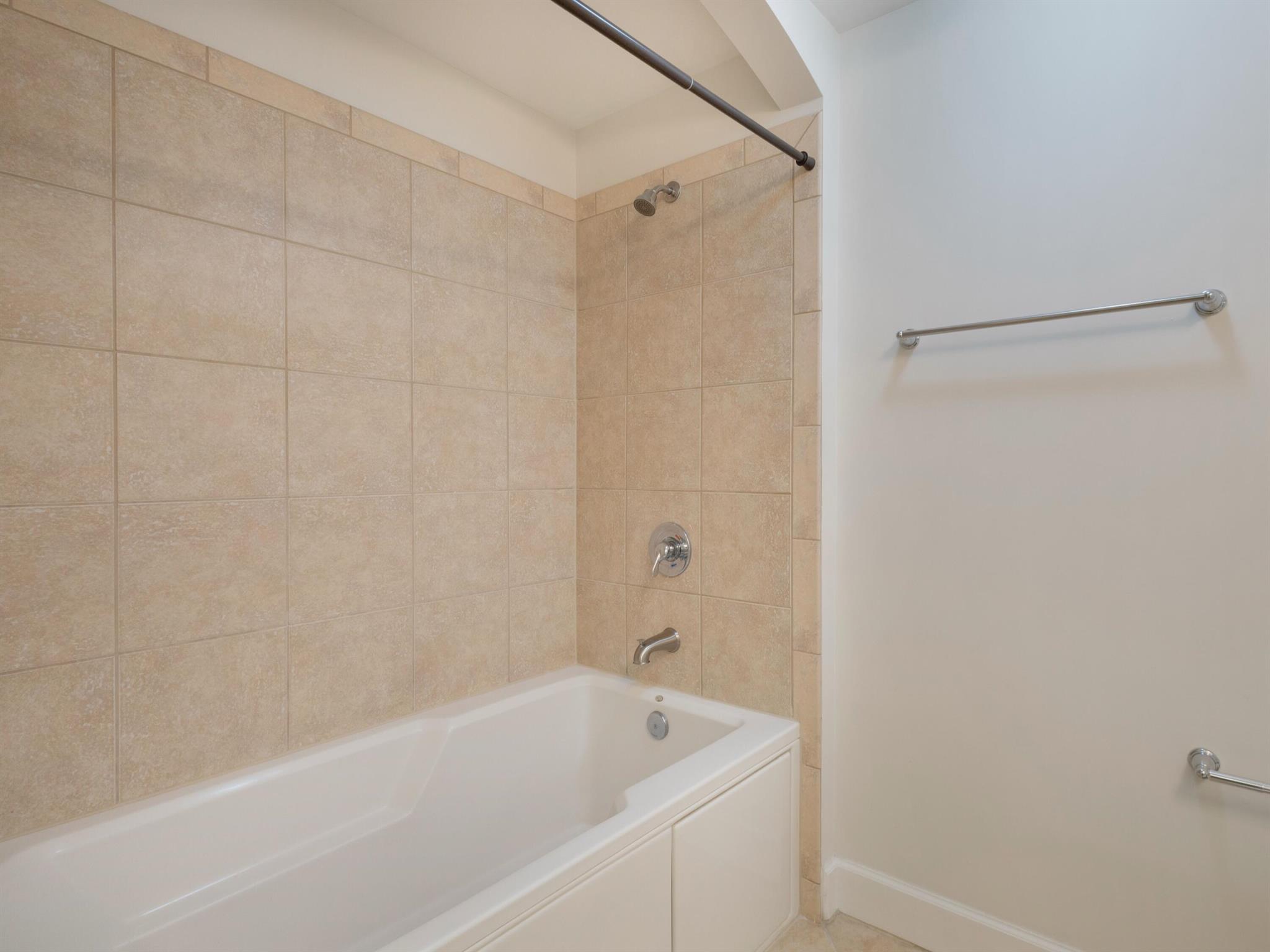 VIZCAYA LAKES CONDO - Residential