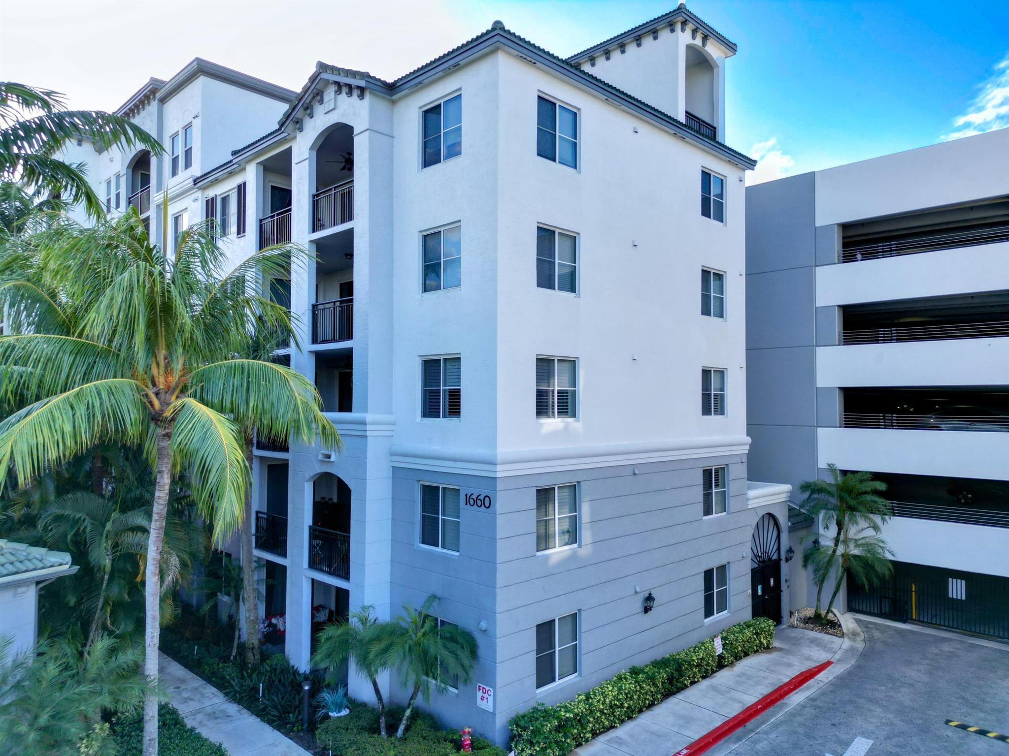 VIZCAYA LAKES CONDO - Residential