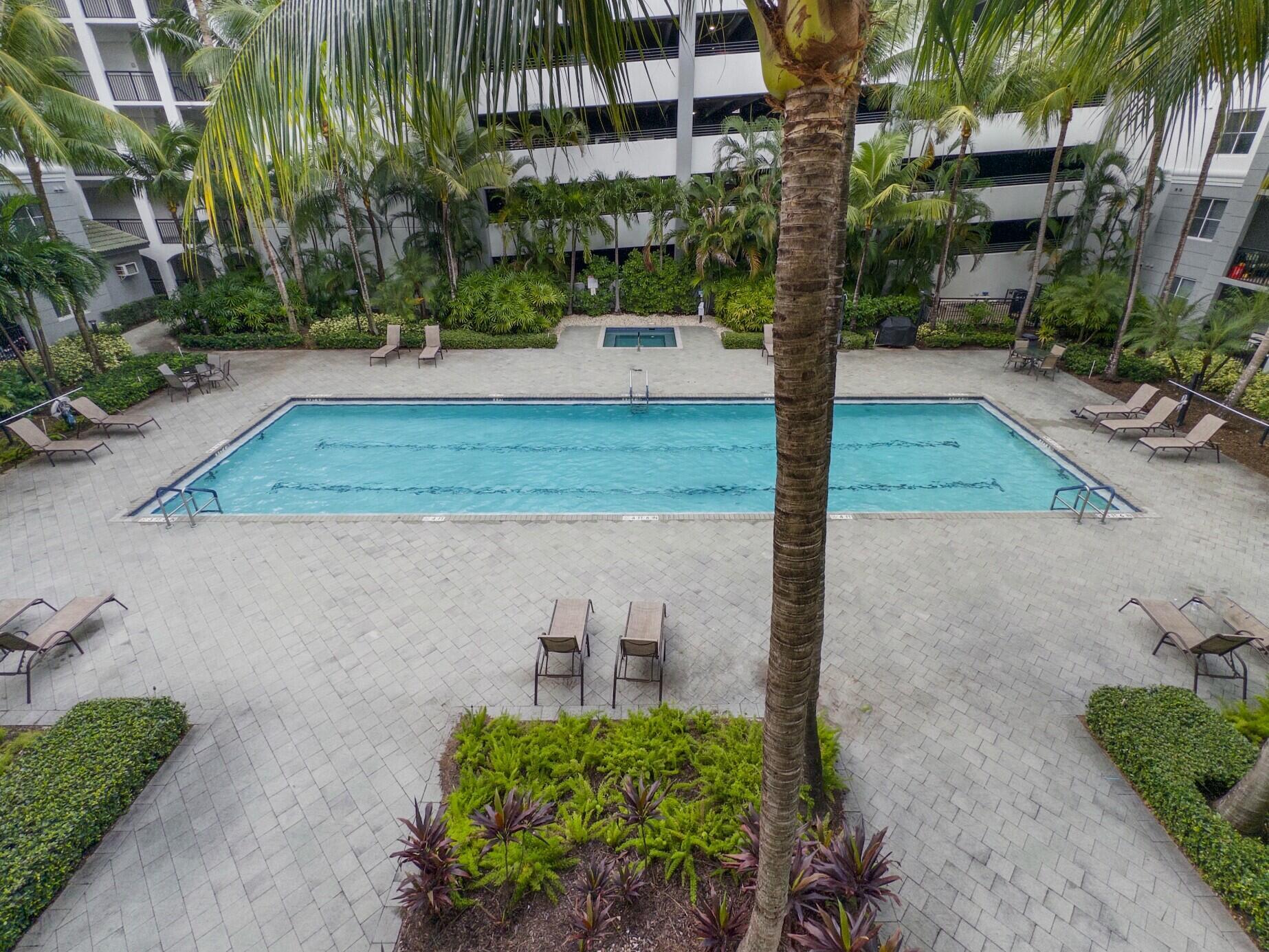 VIZCAYA LAKES CONDO - Residential