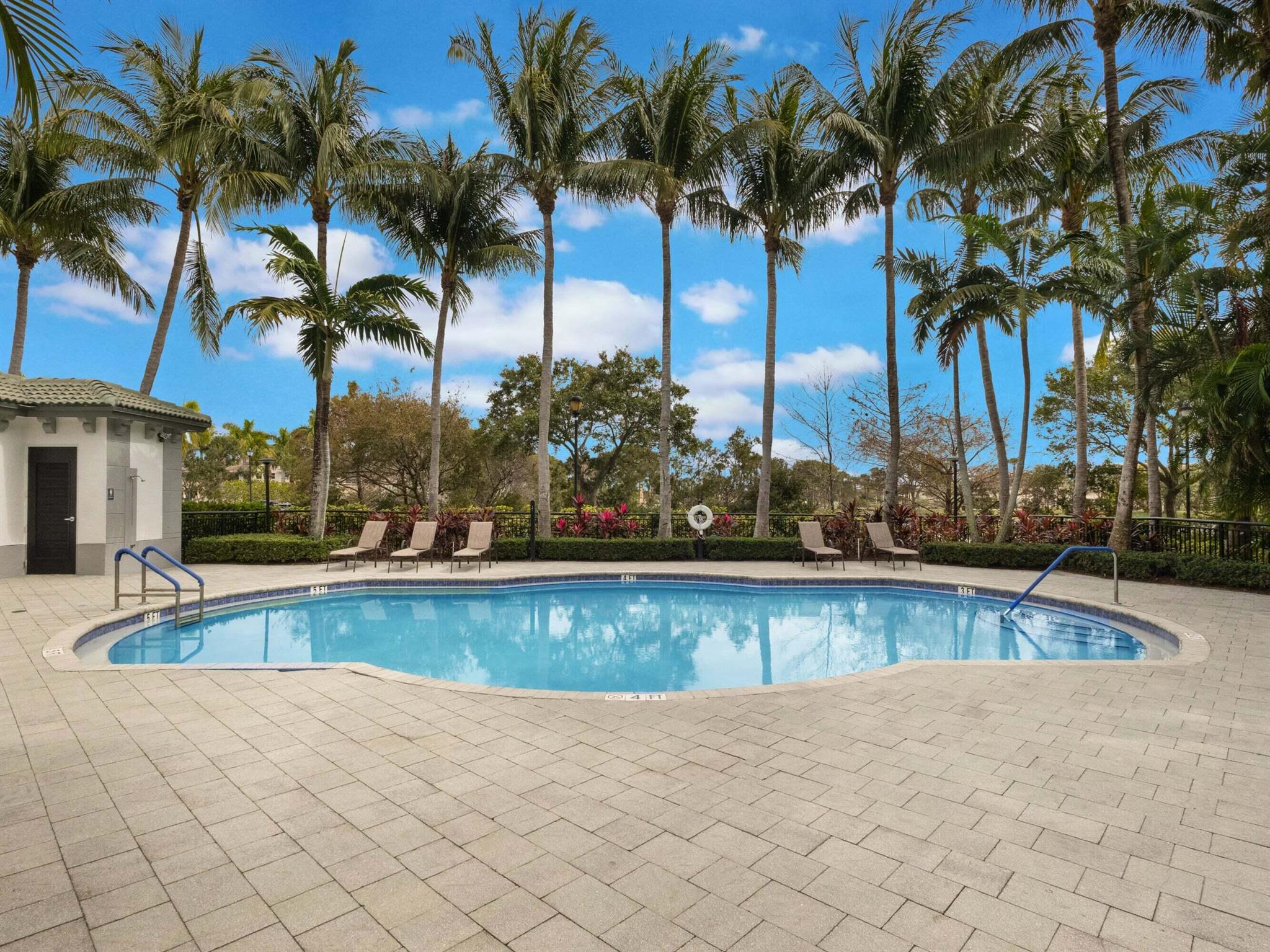 VIZCAYA LAKES CONDO - Residential