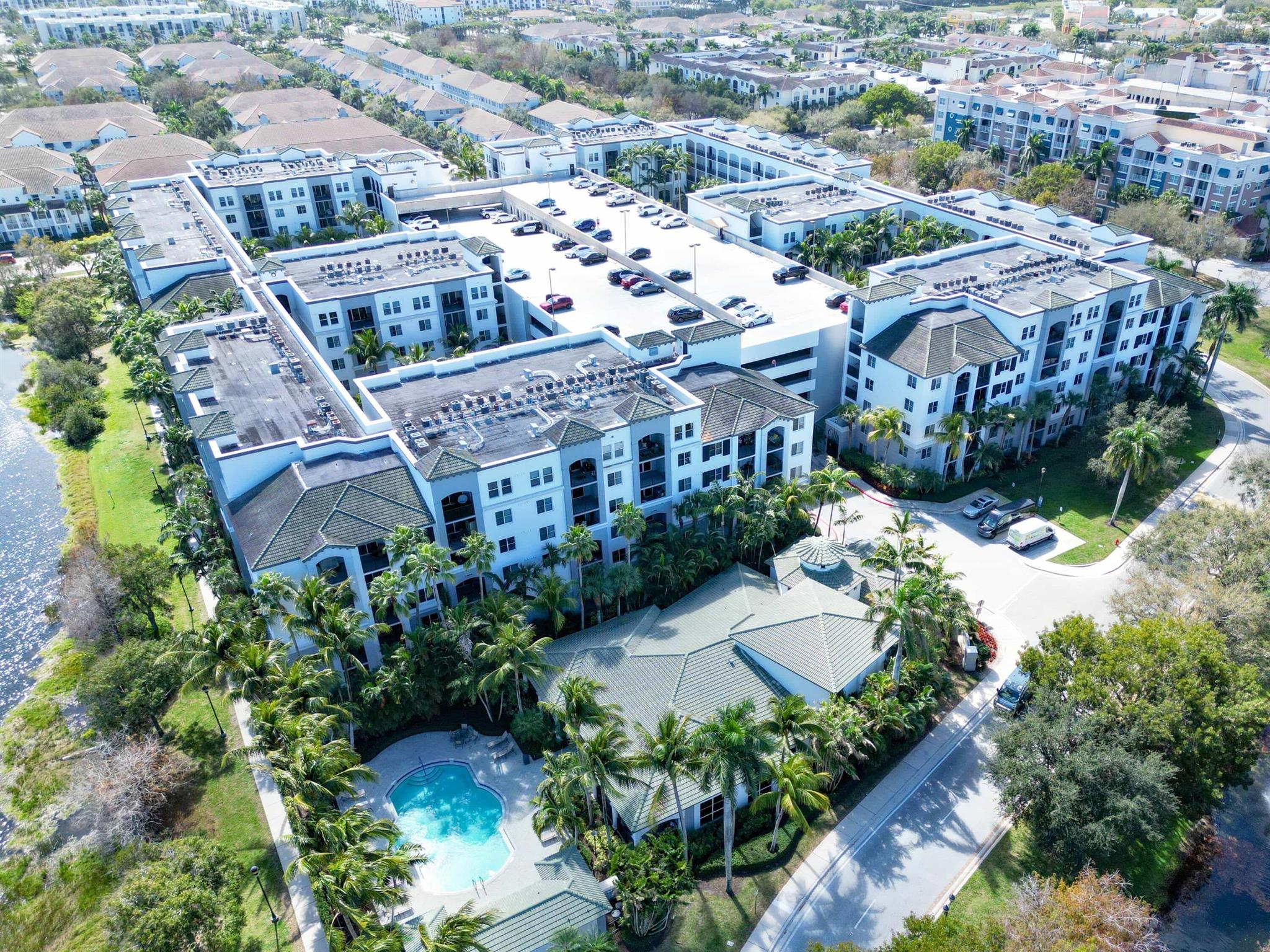 VIZCAYA LAKES CONDO - Residential