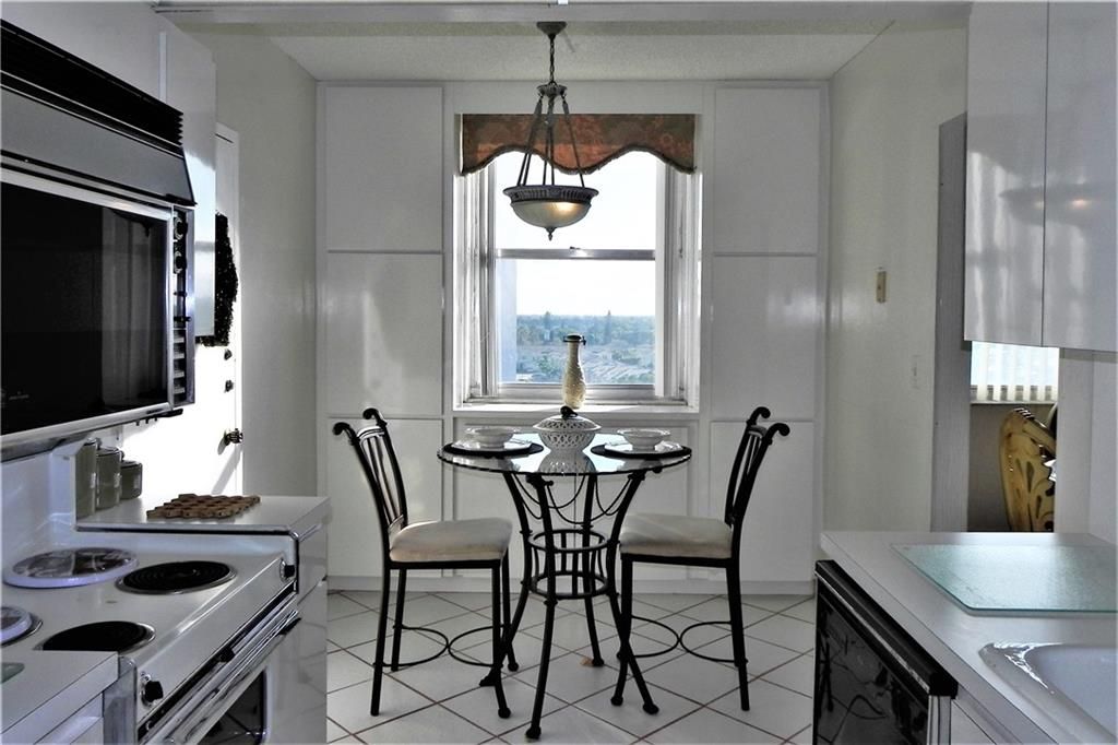 Photo of 4350 Hillcrest Dr #811, Hollywood, FL 33021 (MLS # F10311171)