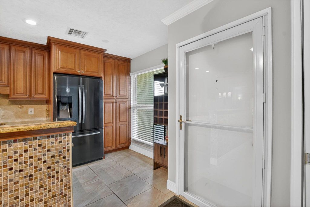 Photo of 1040 N Palm Lane #C, Delray Beach, FL 33445 (MLS # R11146863)