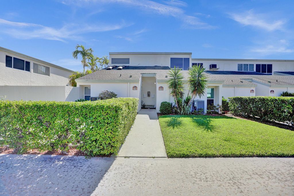 Photo of 118 Castlewood Drive #120, North Palm Beach, FL 33408 (MLS # R10889349)