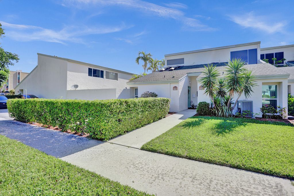 Photo of 118 Castlewood Drive #120, North Palm Beach, FL 33408 (MLS # R10889349)