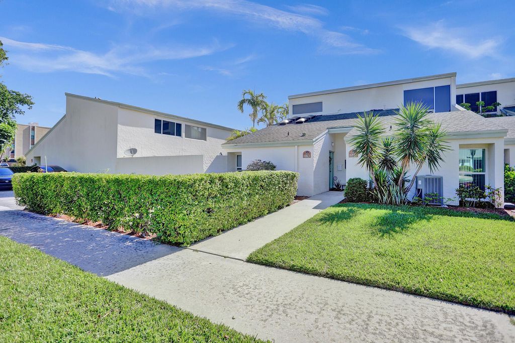 Photo of 118 Castlewood Drive #120, North Palm Beach, FL 33408 (MLS # R10889349)