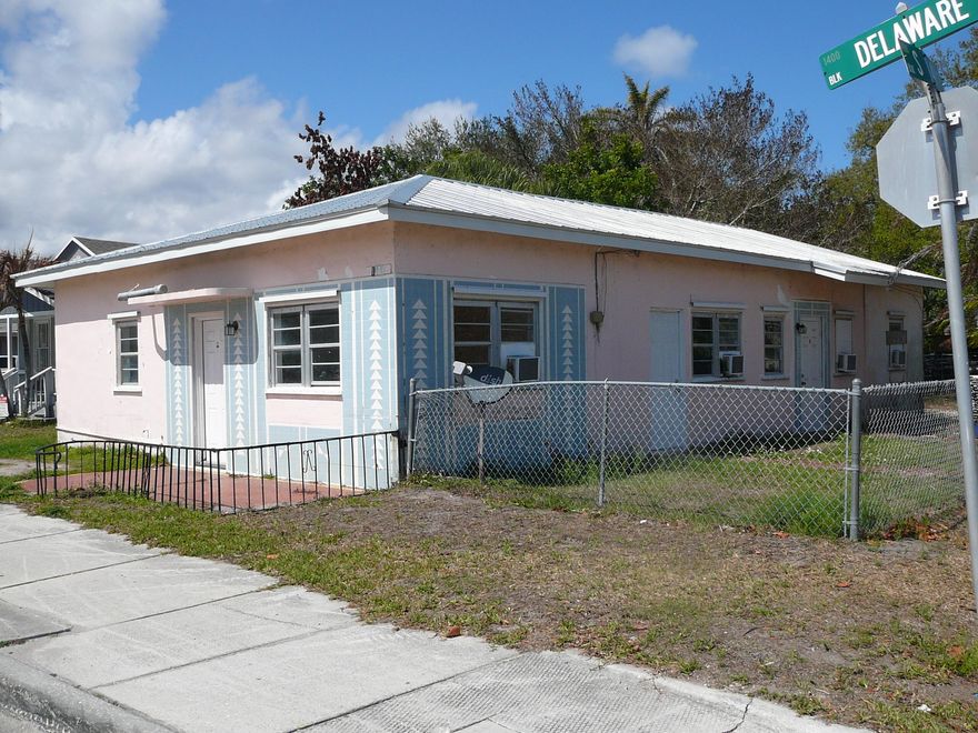 SOLID CBS DUPLEX WITH METAL ROOF SECONDS FROM DOWNTOWN FT. PIERCE. 750 SF., 2 BEDROOMS, 1 BATHROOM EACH SIDE. MARKET RENT $1,300 PER UNIT. CURRENTLY VACANT SO ANY UPGRADES MAY BE DONE QUICKLY. CURRENTLY POTENTIAL GROSS YEARLY INCOME IS $31,200. EXCELLENT OPPORTUNITY TO RECIEVE AT LEAST A 7% CAP RATE. EASY TO SEE AND SELLER CAN CLOSE​​‌​​​​‌​‌​​​‌‌​​​‌‌‌​​‌​​‌‌​​​​ QUICKLY.