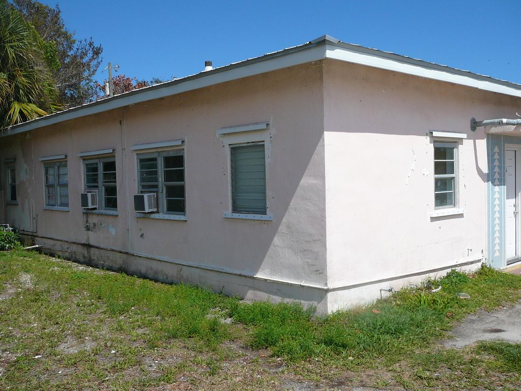 Photo of 1400 Delaware Avenue, Fort Pierce, FL 34950 (MLS # R11168047)