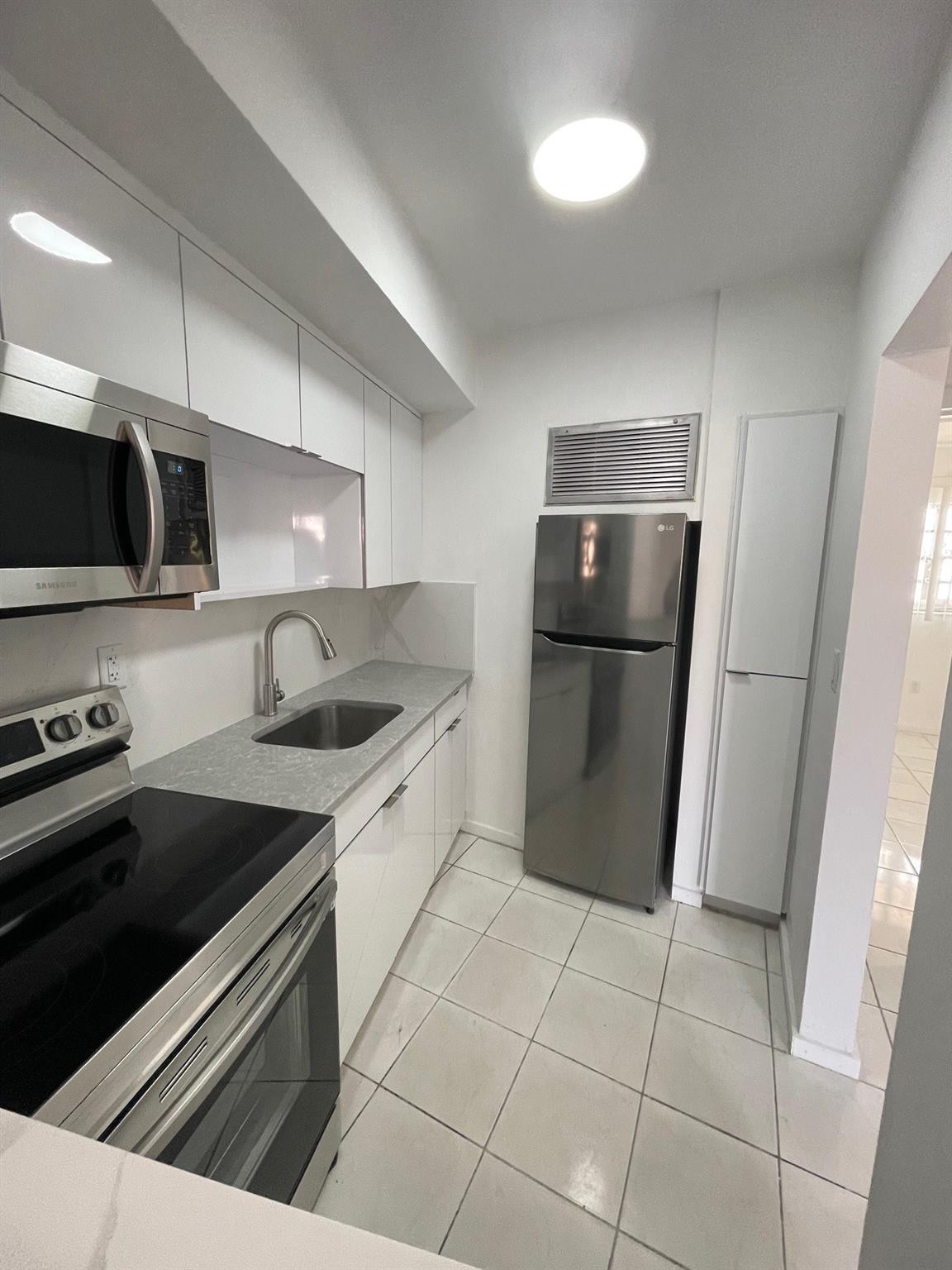 11 SW 52nd Avenue 7A