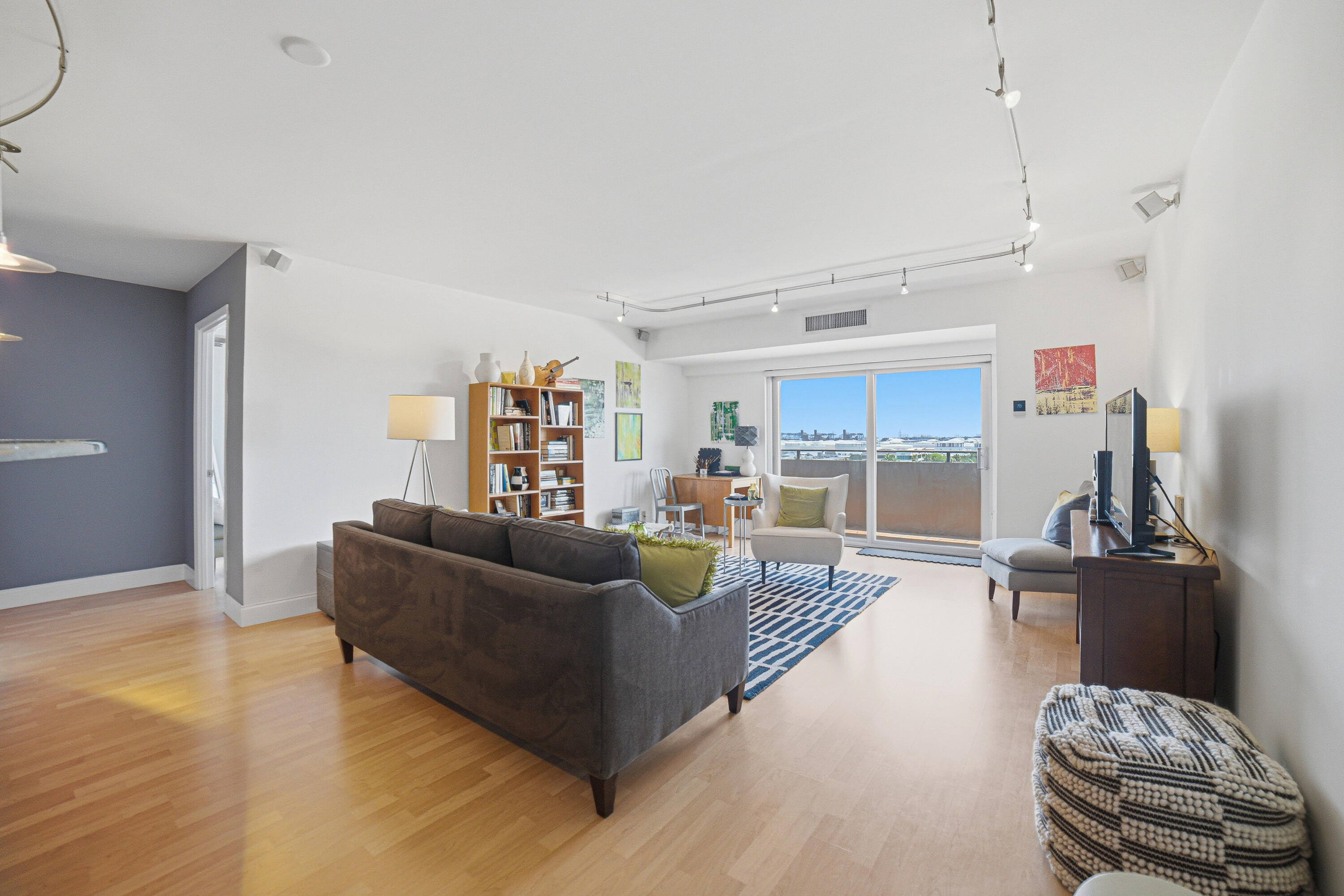 RUNAWAY BAY CONDO - Residential