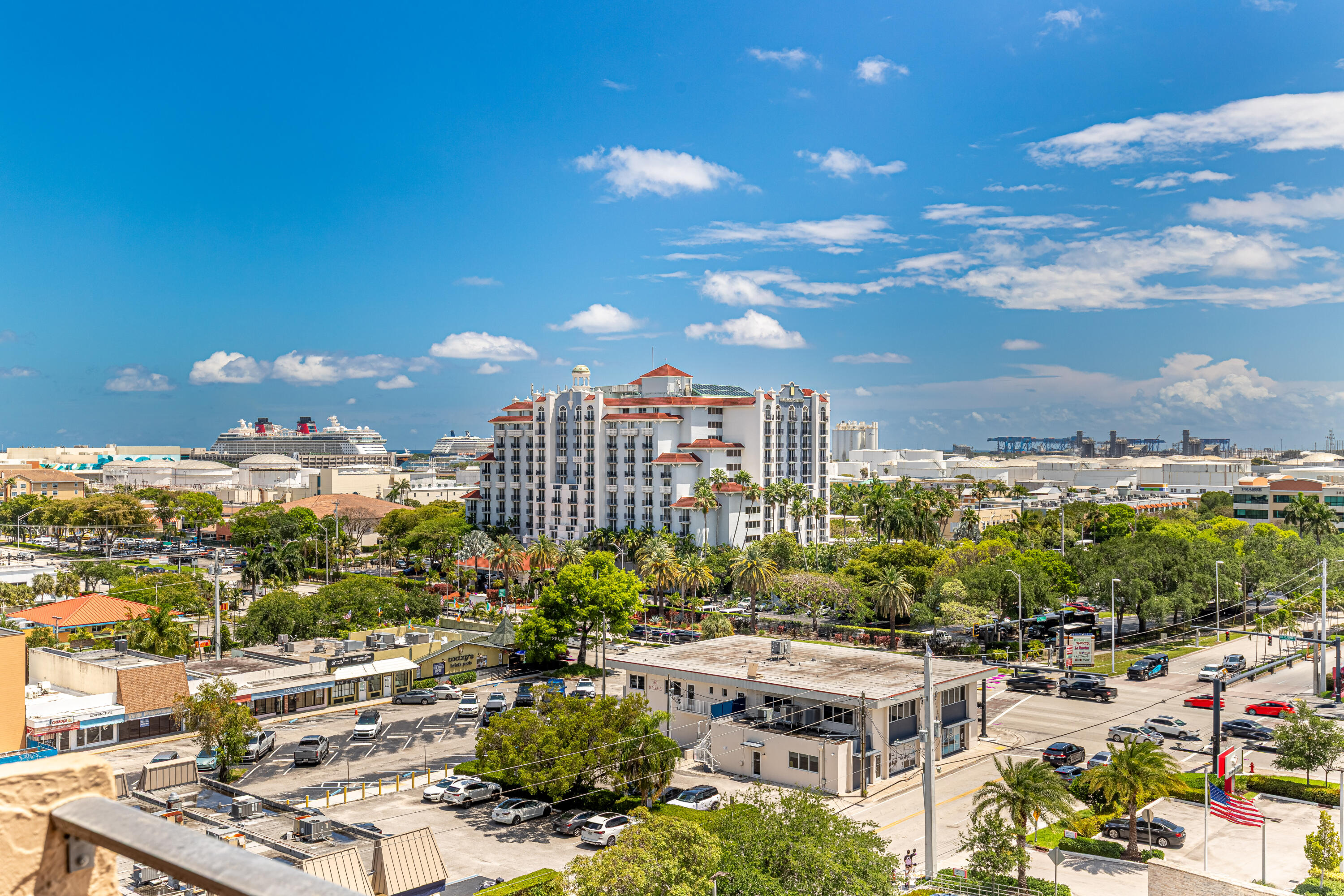 RUNAWAY BAY CONDO - Residential