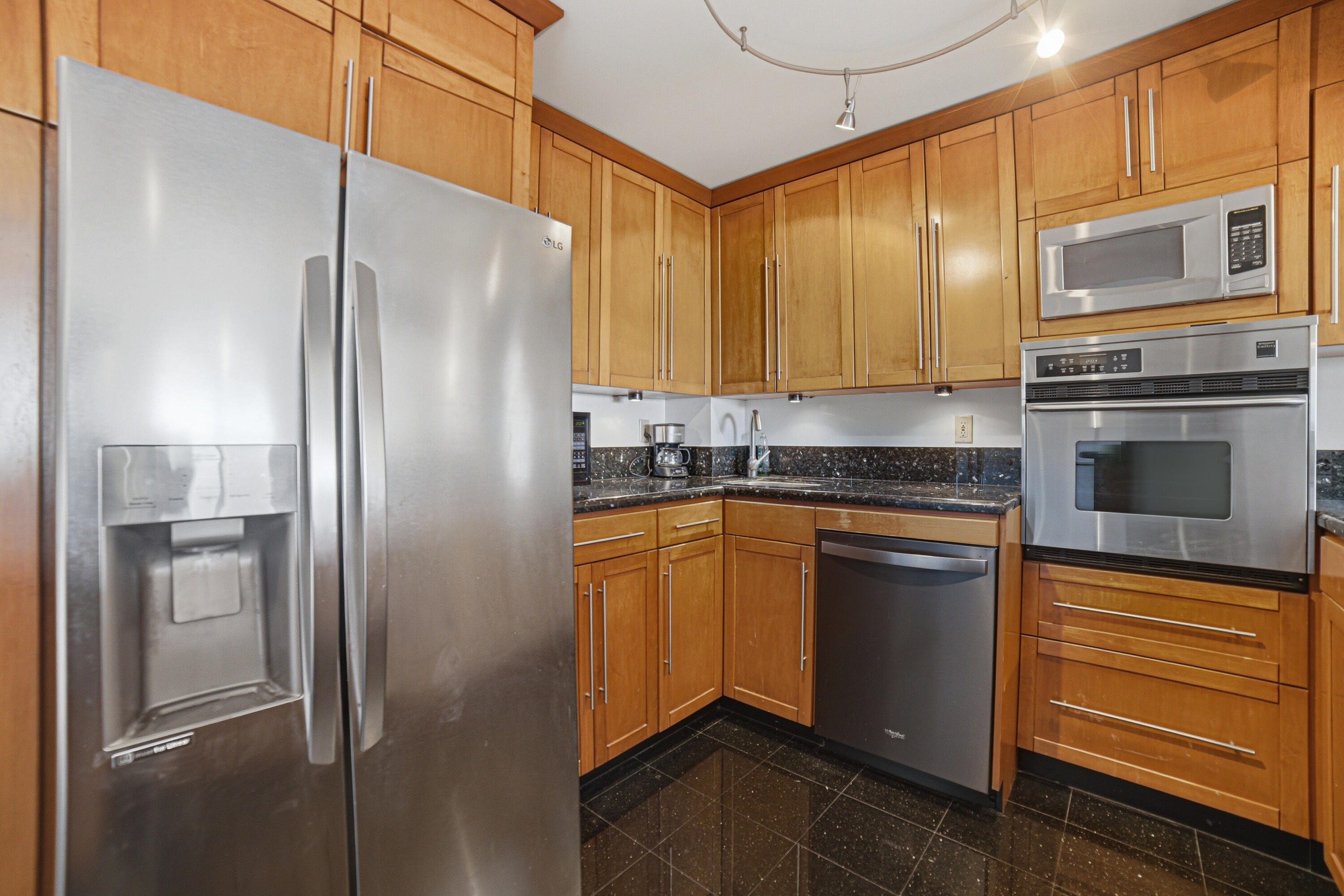 RUNAWAY BAY CONDO - Residential