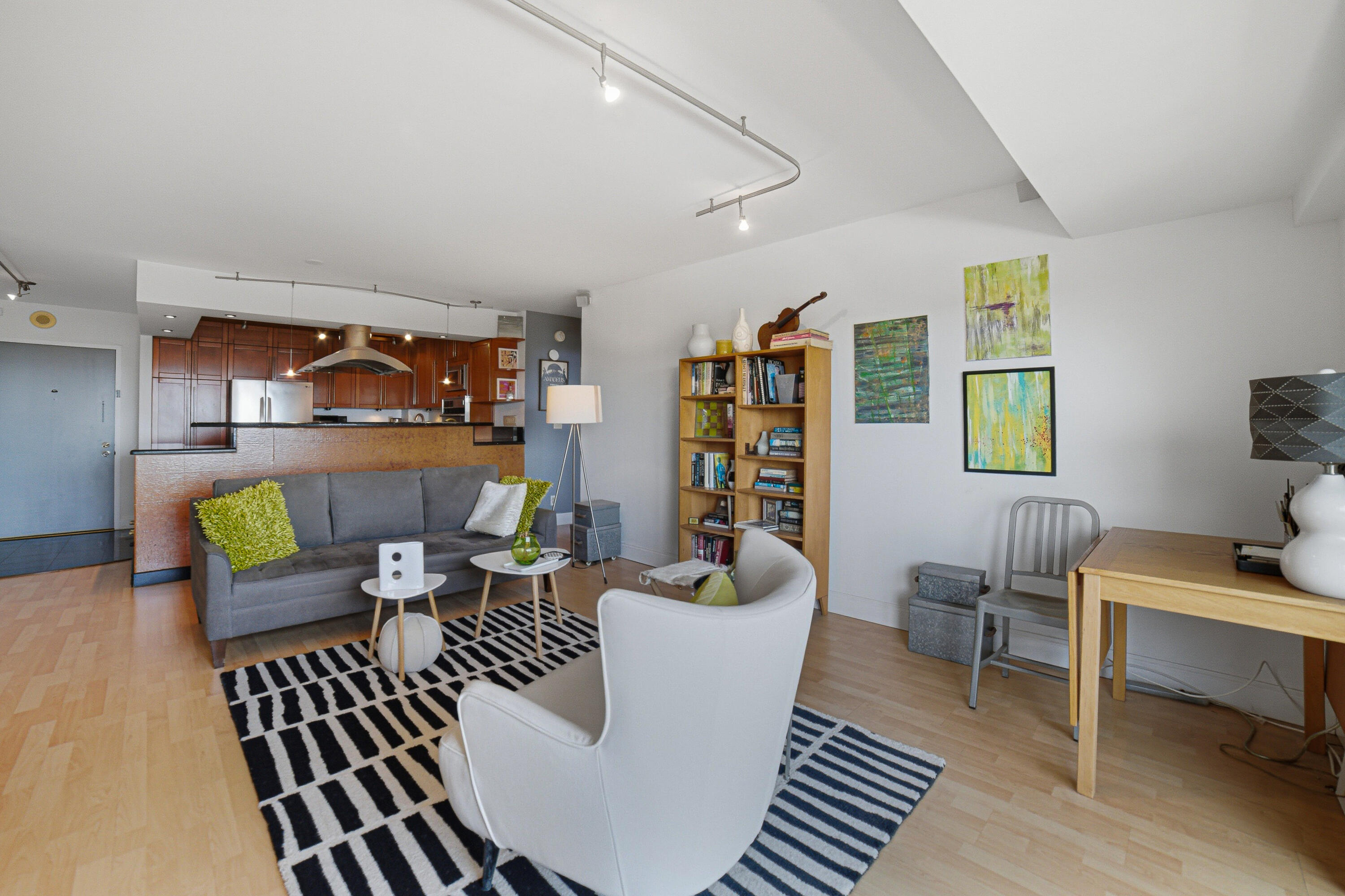 RUNAWAY BAY CONDO - Residential