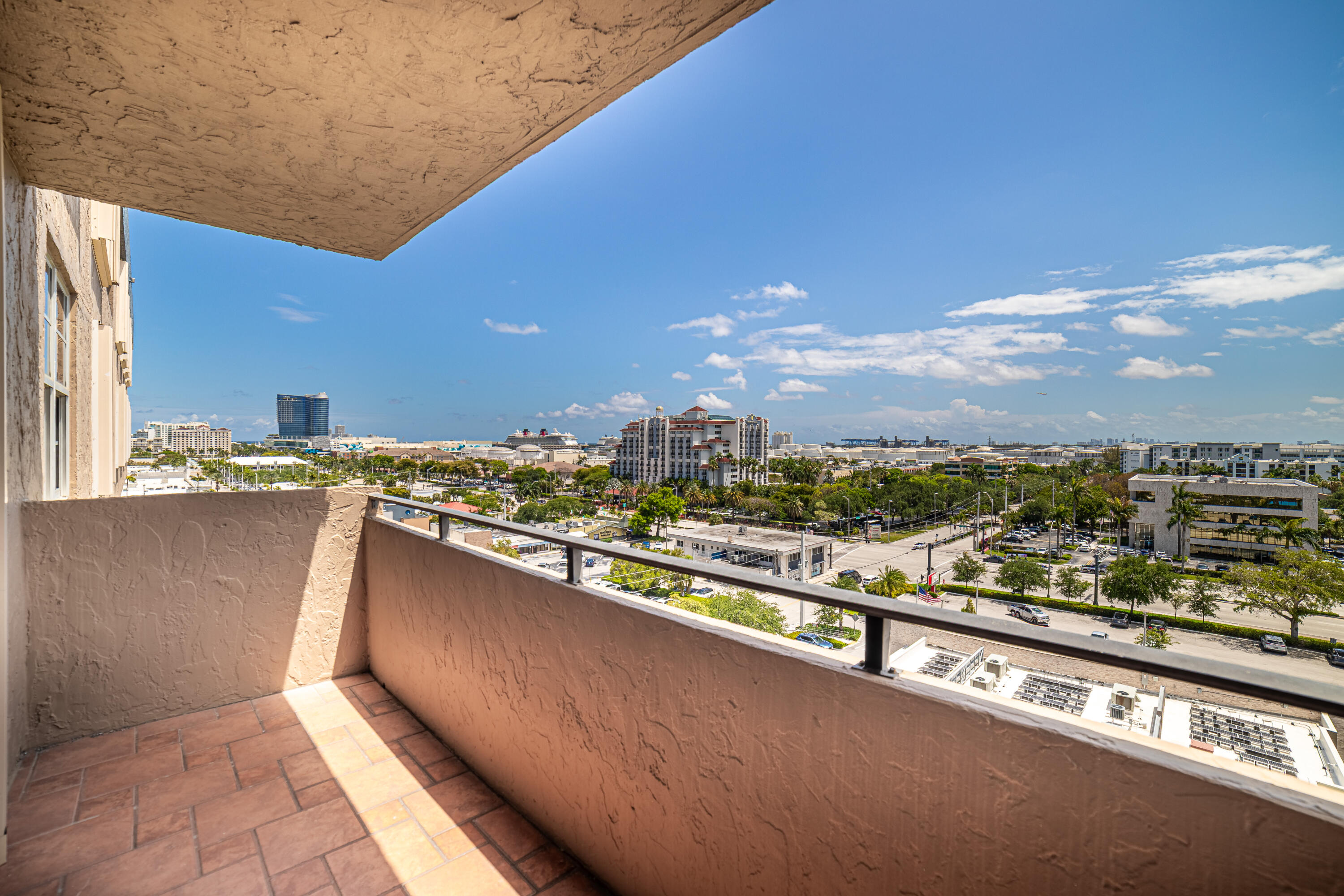 RUNAWAY BAY CONDO - Residential