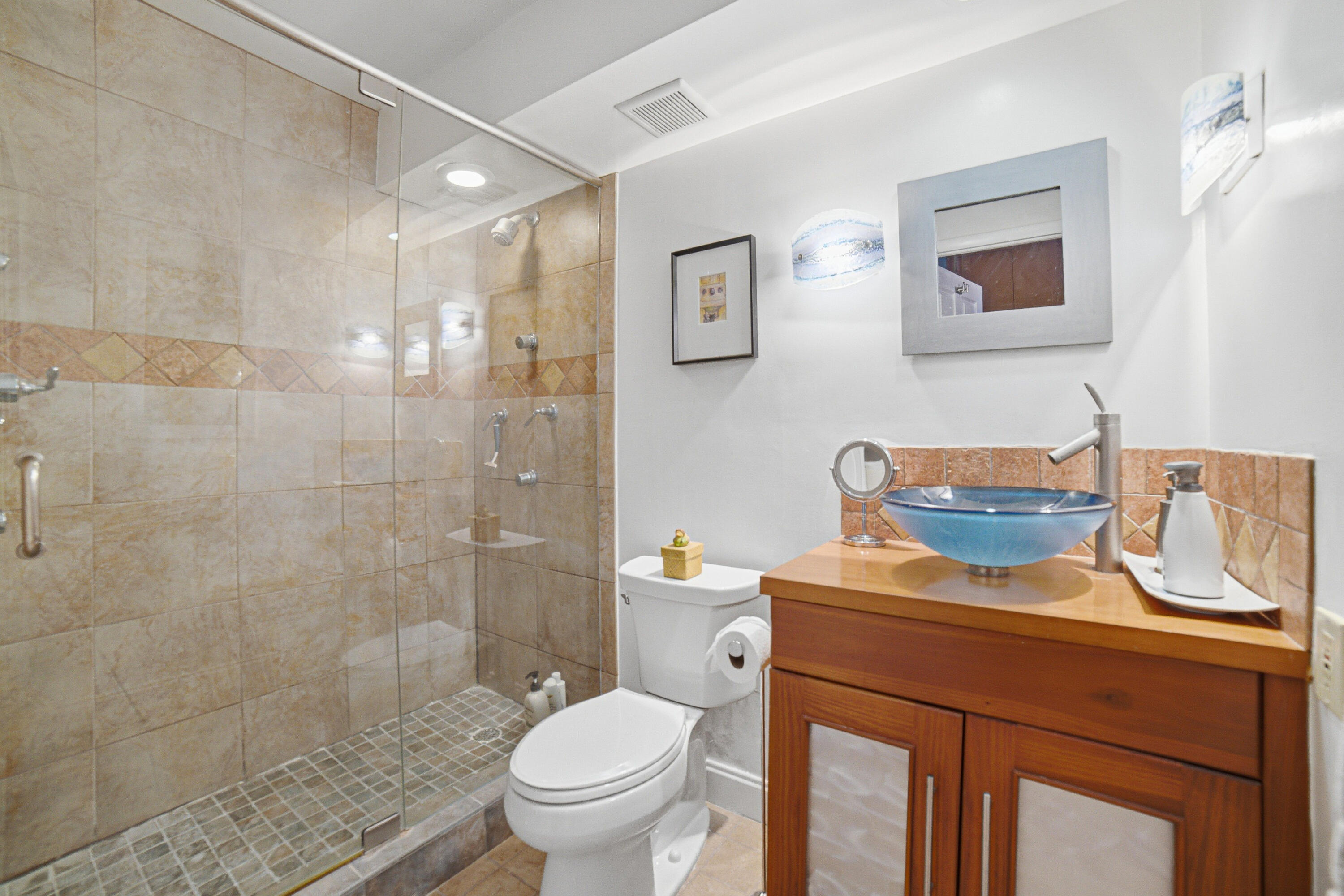 RUNAWAY BAY CONDO - Residential