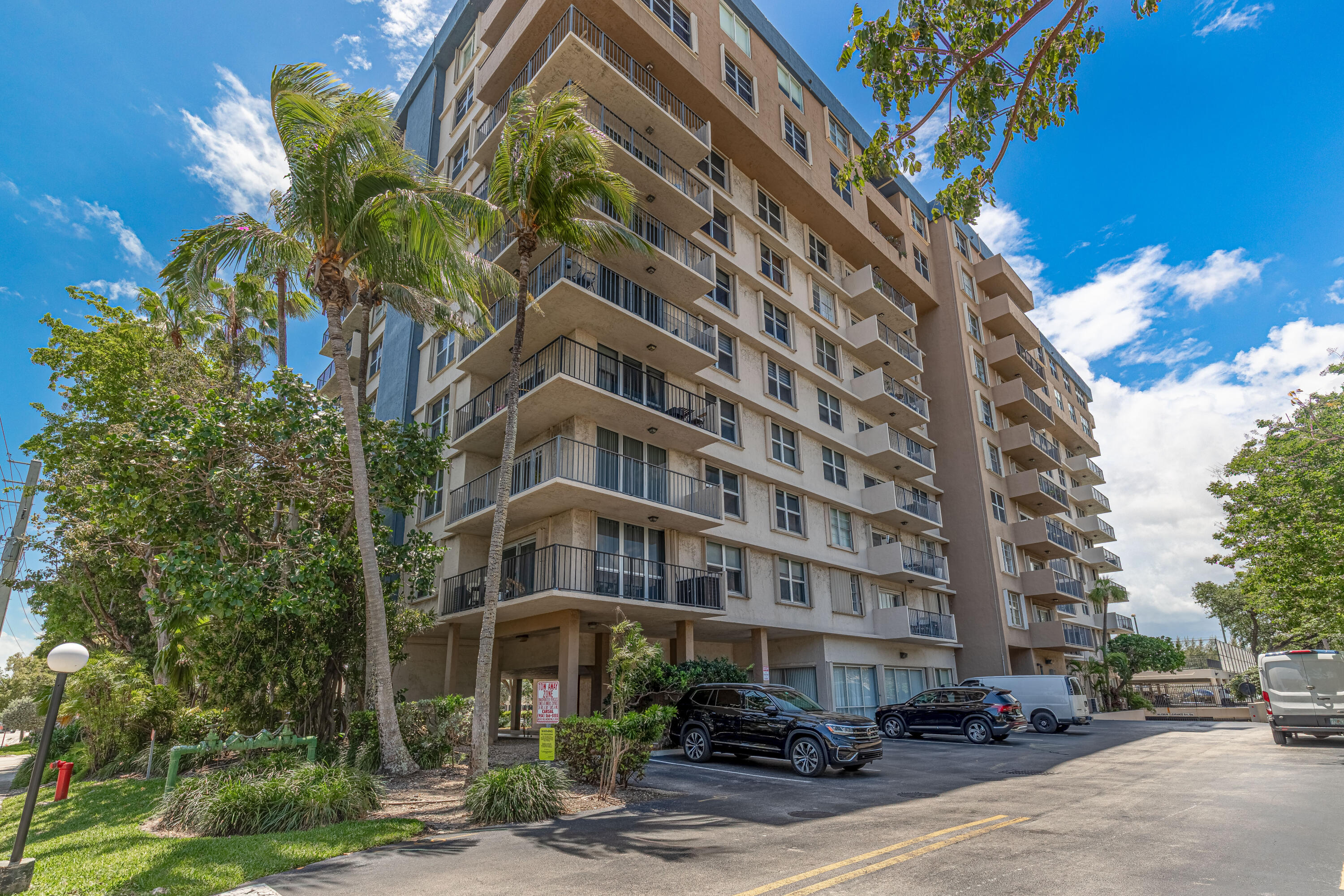RUNAWAY BAY CONDO - Residential