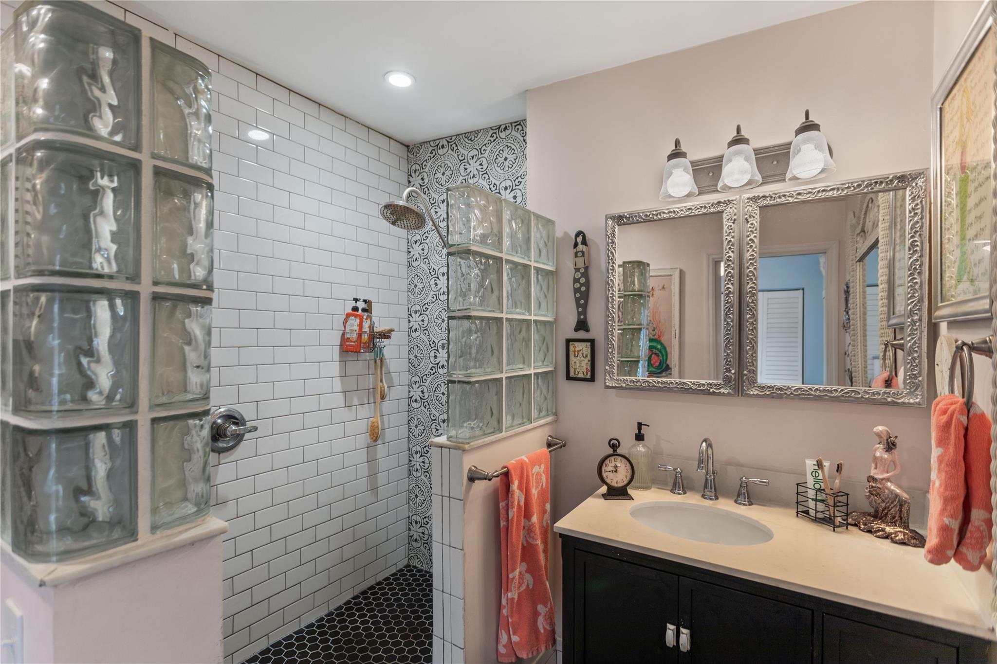Lauderdale 2-9 D - Residential