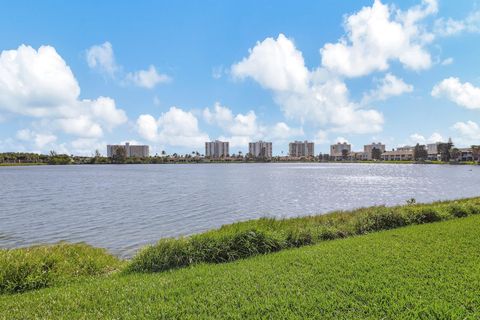 A home in Hutchinson Island