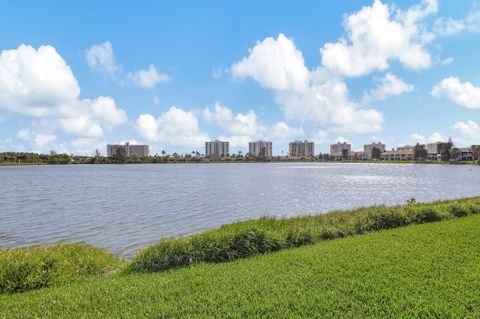 A home in Hutchinson Island