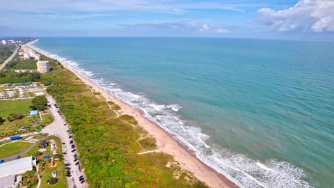 A home in Hutchinson Island