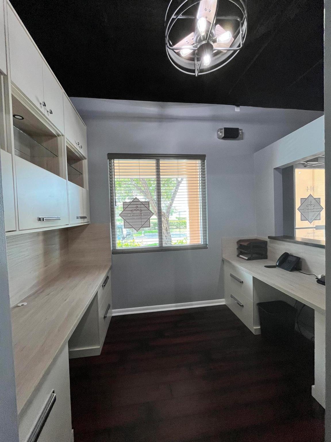 601 N Congress Avenue 104