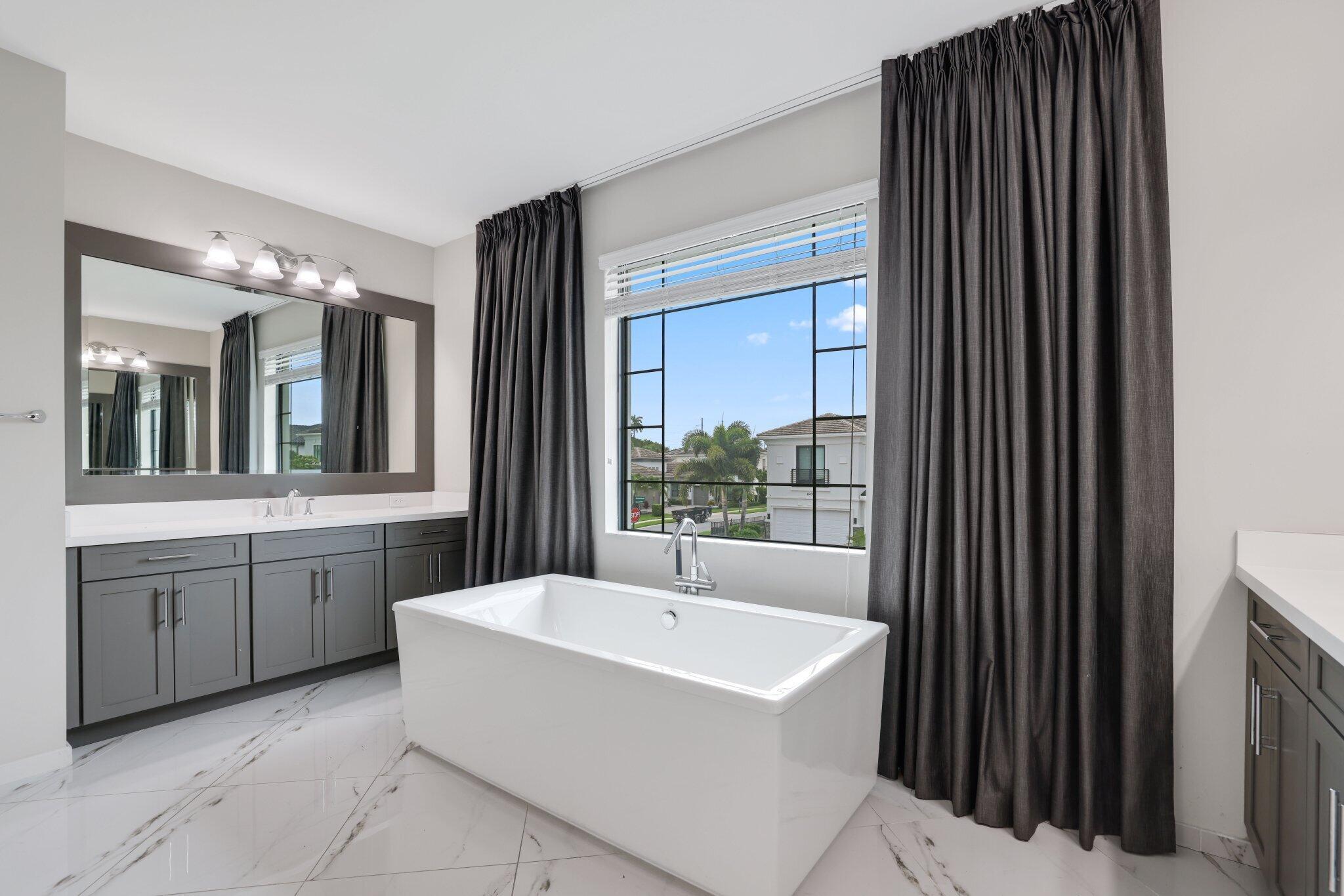 ROYAL PALM POLO - Residential