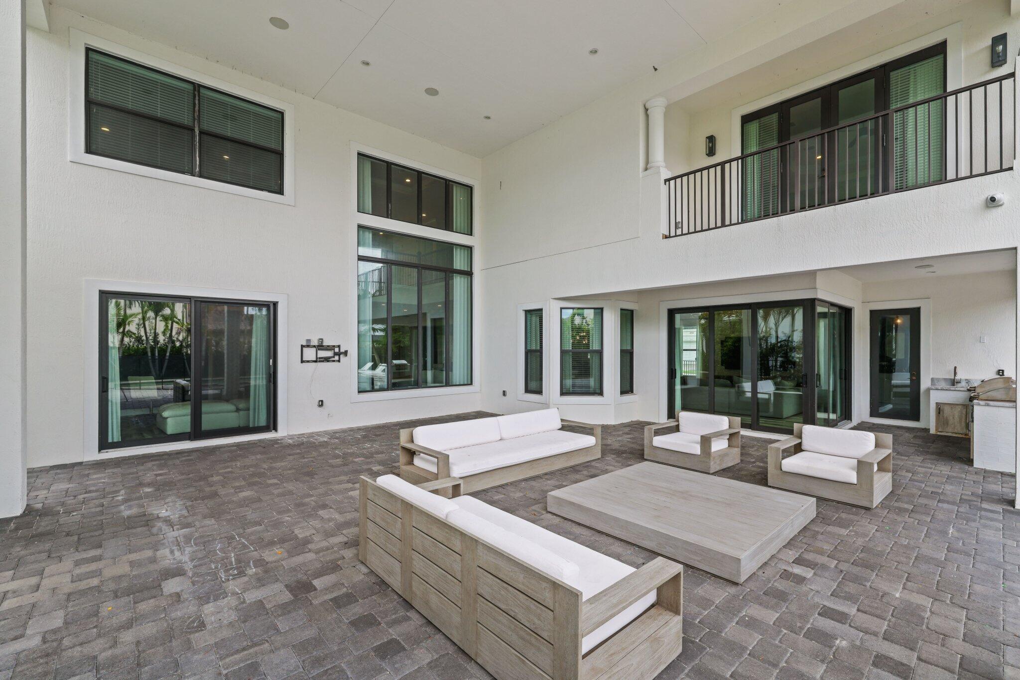 ROYAL PALM POLO - Residential