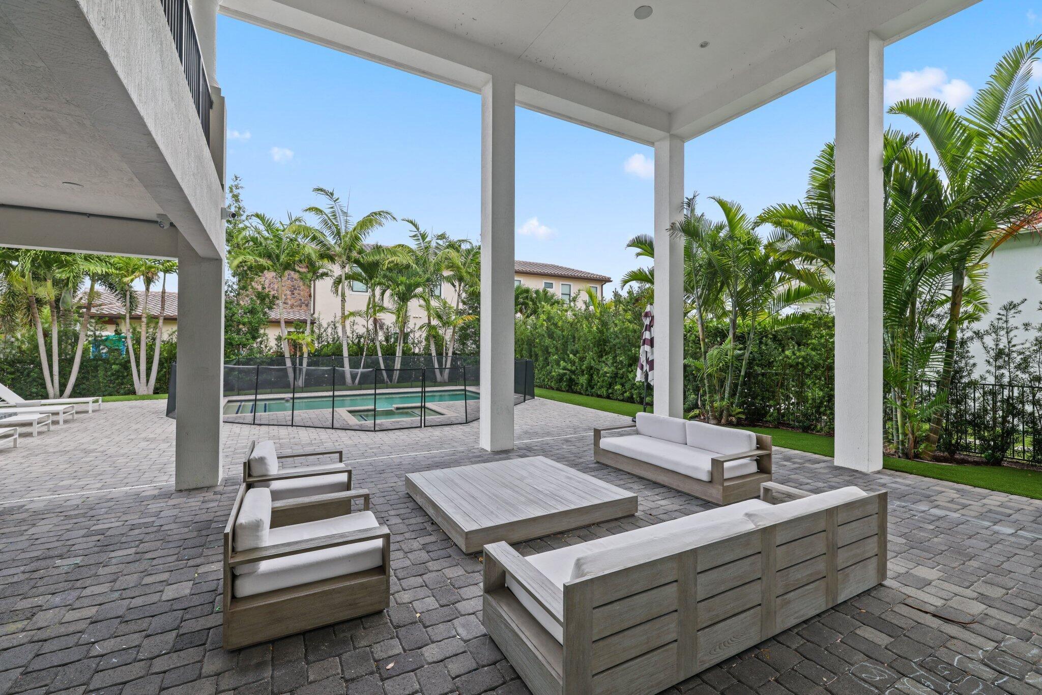 ROYAL PALM POLO - Residential