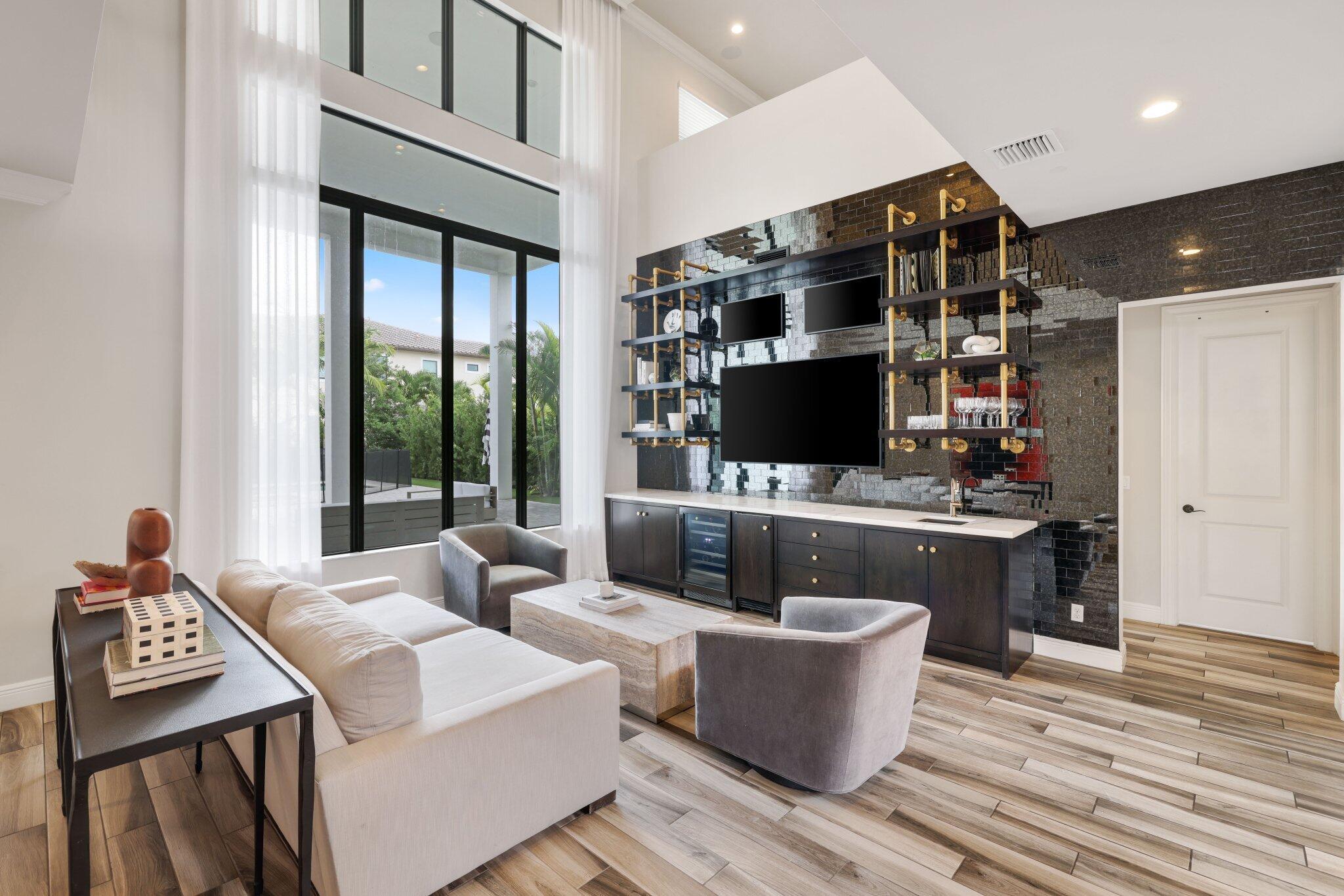 ROYAL PALM POLO - Residential