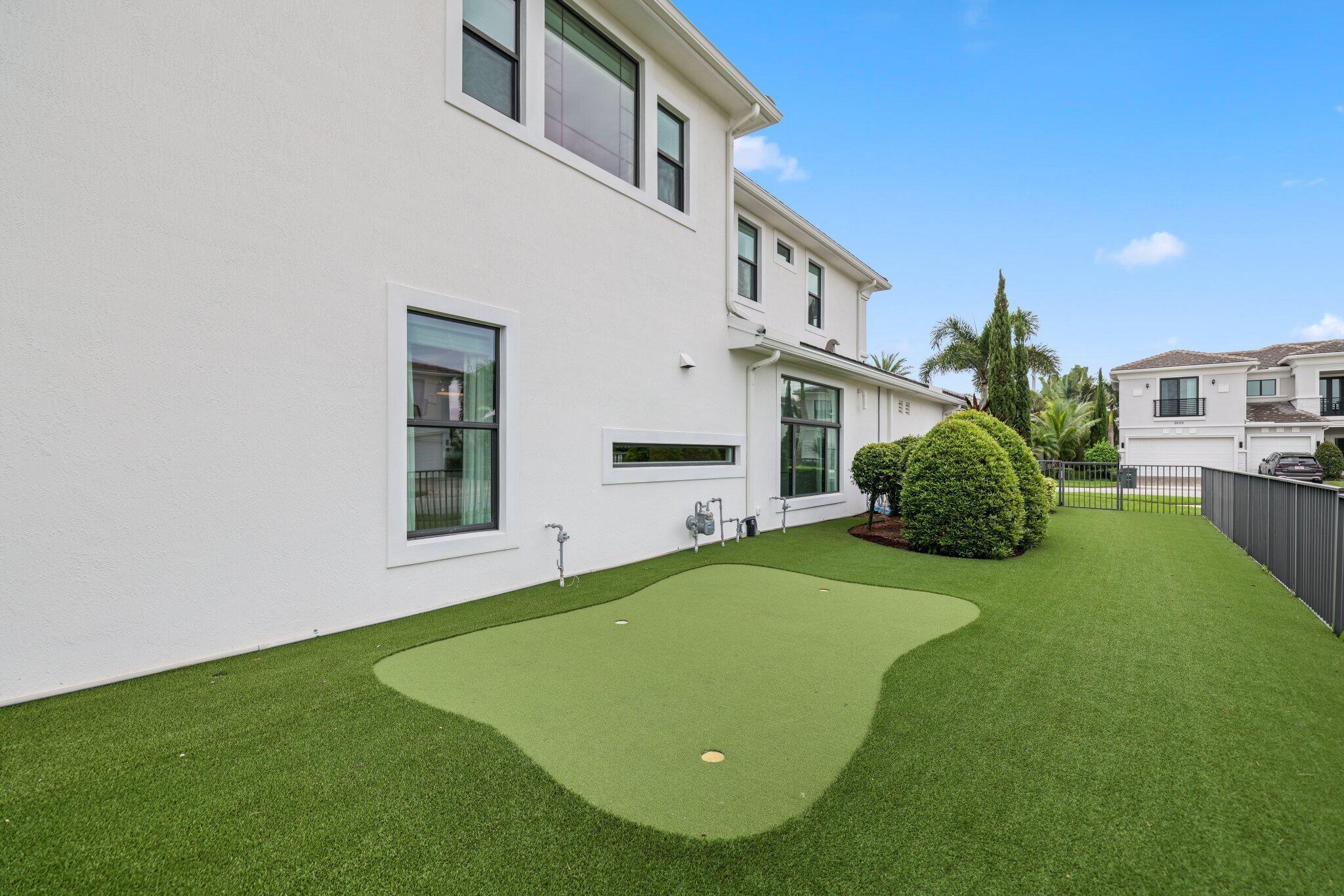 ROYAL PALM POLO - Residential