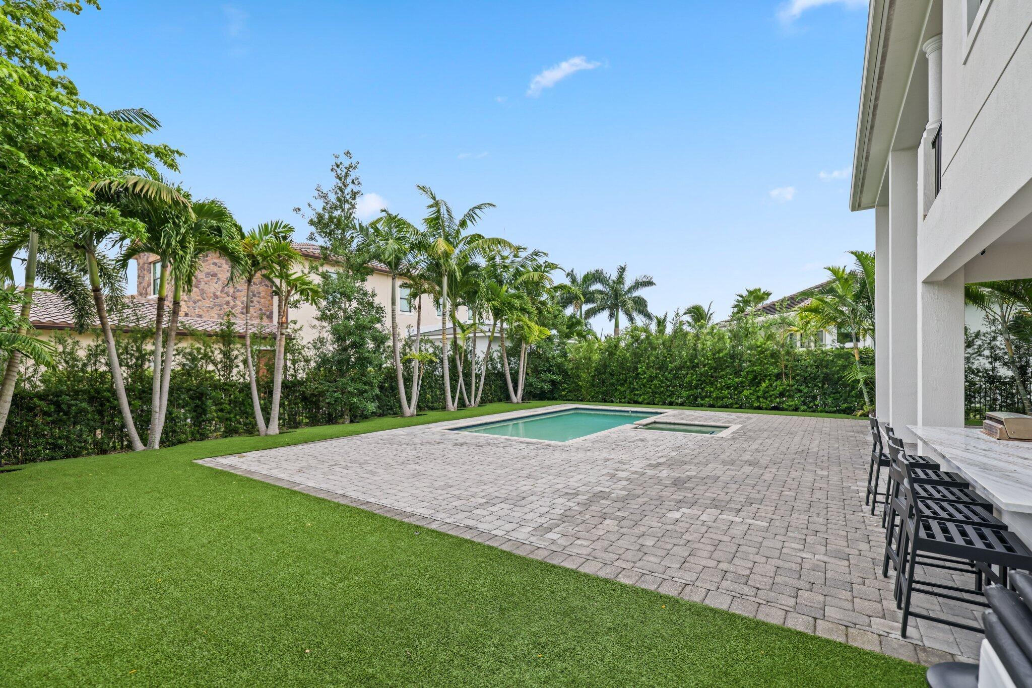 ROYAL PALM POLO - Residential