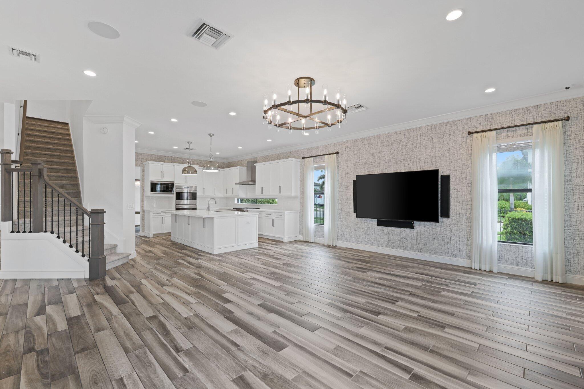 ROYAL PALM POLO - Residential