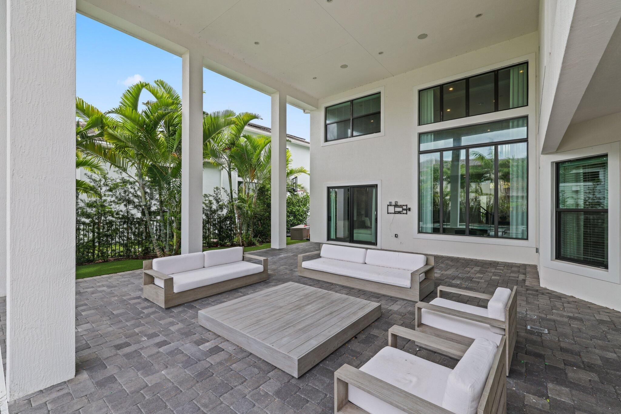 ROYAL PALM POLO - Residential