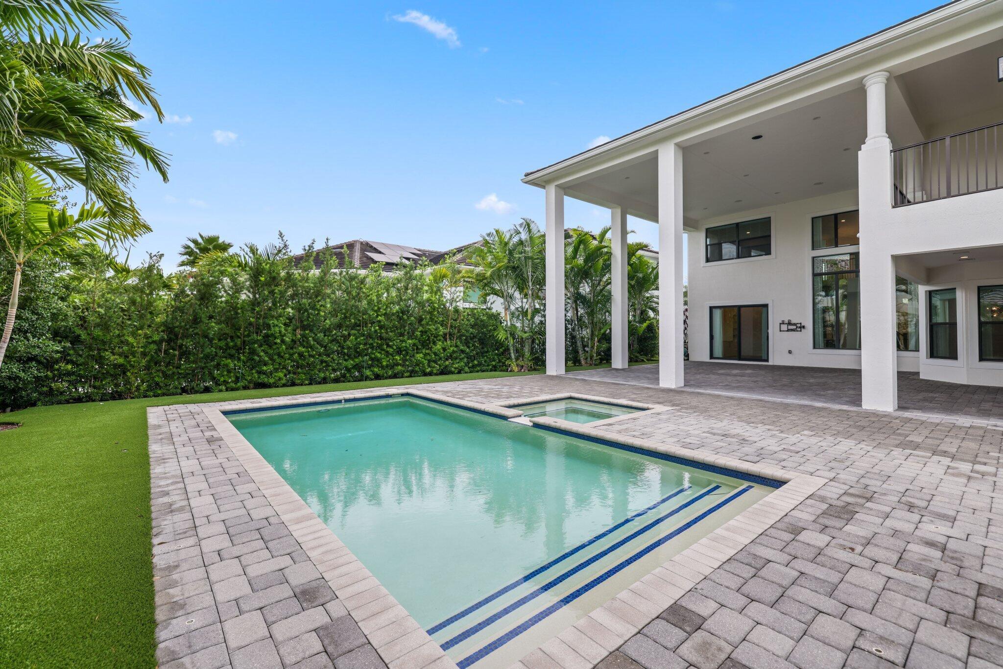 ROYAL PALM POLO - Residential